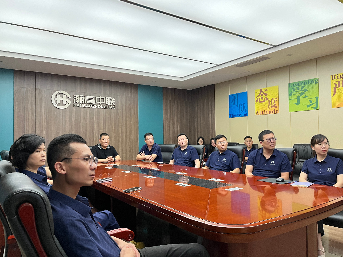 銘記歷史 砥礪前行——瀚高中聯(lián)集中觀看抗戰(zhàn)勝利80周年閱兵式直播